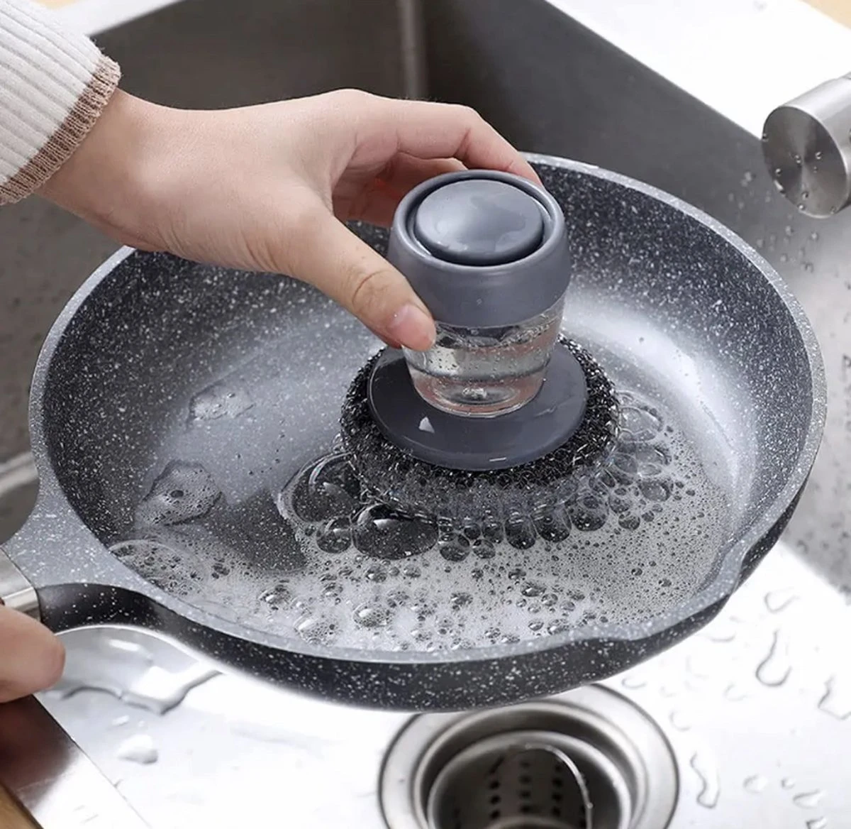 Afwasborstel Met Zeepdispenser – Met 3 Verschillende Opzet Stukken – Inclusief Houder – Grijs – Afwas Borstel Zeepreservoir – Zeep Handborstel – Doseerpomp – Afwasmiddel Dispenser – Navulbaar 4 Afwasborstel Met Zeepdispenser – Met 3 Verschillende Opzet Stukken – Inclusief Houder – Grijs – Afwas Borstel Zeepreservoir – Zeep Handborstel – Doseerpomp – Afwasmiddel Dispenser – Navulbaar - Afbeelding 4