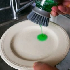 In Round Afwasborstel Met Zeepdispenser / Zeepreservoir – Inclusief Houder – Grijs – Afwas Borstel – Zeep Handborstel – Doseerpomp – Afwasmiddel Dispenser – Navulbaar -Afwas Benodigdheden Winkel 1200x1200 532