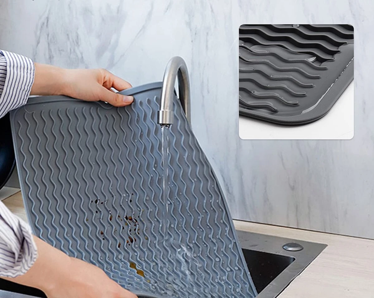 Merkloos Afdruipmat - Pannenonderzetter- Siliconen Mat - Zwart - 30 X 40 CM - Met Ophanggat - Hittebestendig 4 Merkloos Afdruipmat - Pannenonderzetter- Siliconen Mat - Zwart - 30 X 40 CM - Met Ophanggat - Hittebestendig - Afbeelding 4